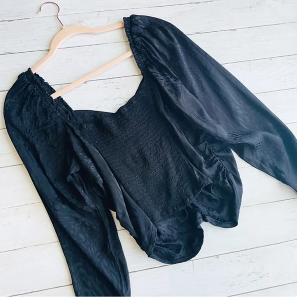 H&M Black Moire Fabric Long‎ Mutton Sleeve Top Size 12 - Picture 4 of 5